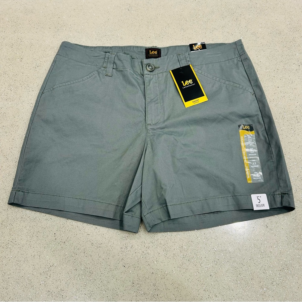 Lee Womens Legendary Style Mid-Rise Shorts Fort Green~ 5" Inseam ~Size 12 Medium